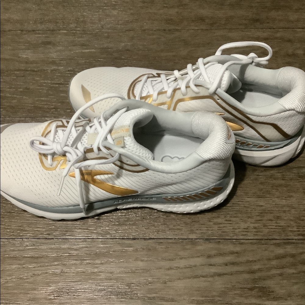 Brooks Adrenaline GTS 20 - White / Gold - size 12